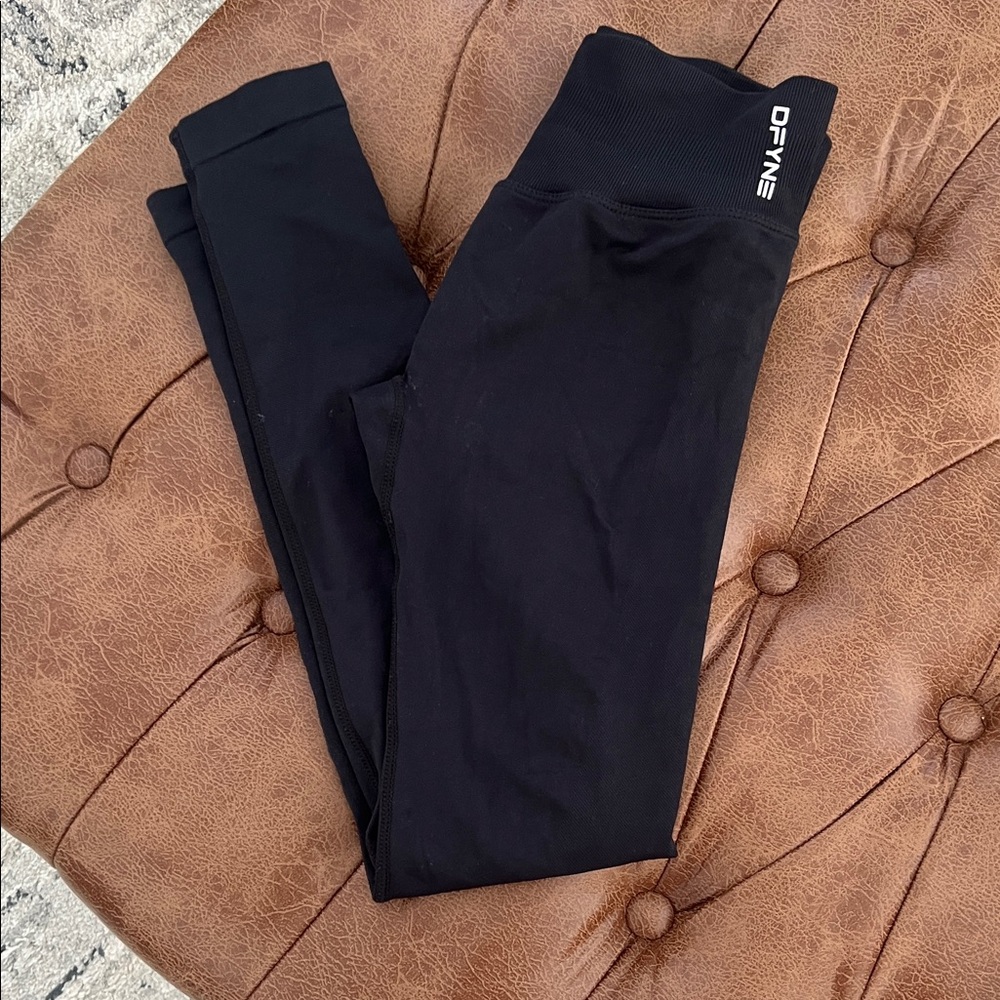 Dfyne black leggings size small